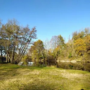 https://charmant-petit-t2-au-bord-de-lallier.hotels-rhonealpes.com