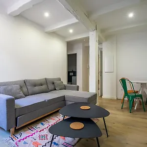 https://appartement-t2-castellane-cours-julien-climatisation-et-terasse.fr-provencehotel.com