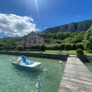 https://rare-2-bedroom-with-private-beach-on-lake-annecy.hotels-rhonealpes.com